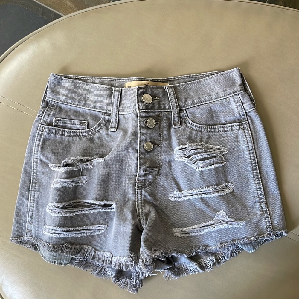 Hollister high rise 2” inseam 00-W23 button fly gray Jean shorts.